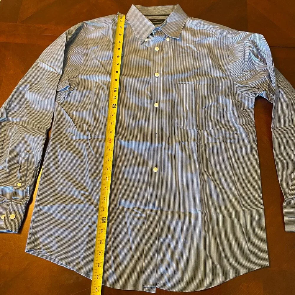 Roundtree & Yorke Blue & White Striped Cotton mens's  Button-Down Shirt M‎